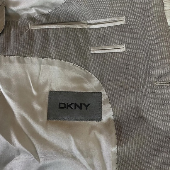 DKNY Men's Grey Pinstripe 100% Wool Lightweight Suit Jacket Sports Coat 42R - Picture 8 of 10